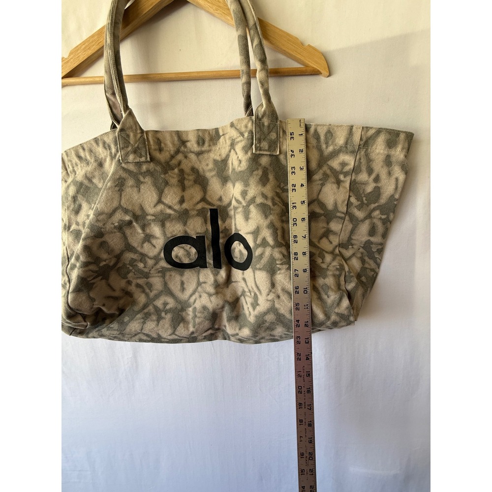 Alo Yoga Tie Dye Shopper Tote Bag Grey Beige Canvas Oversized Gym Travel Bag - Picture 4 of 4